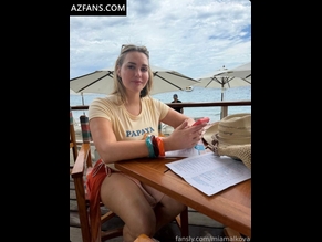  alt="Elley Davies"