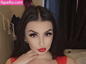 Bustyaltgirl