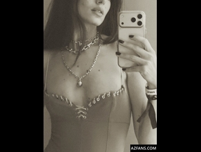  alt="Camila Queiroz"