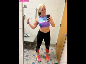 Kurvyblondewife