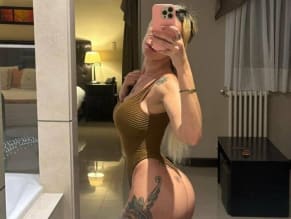 Hotblondesarah