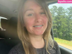 Karleesmokestease