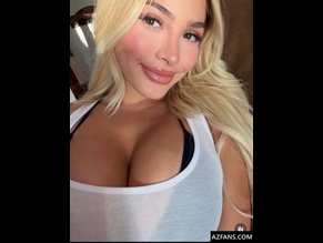  alt="Andrea Celina"