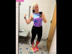 Kurvyblondewife