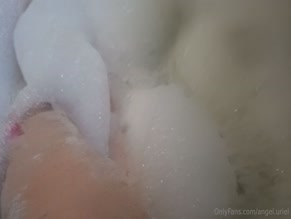 tempestos4: Close up of pussy in bubble bath