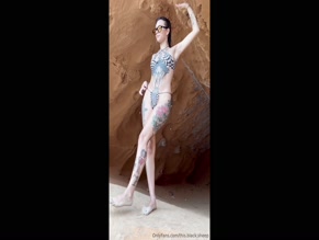this.black.sheep: Tattoo girl bikini tease