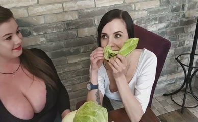 Nadin Shcherban cabbage eating ASMR.