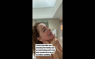 Trinny Woodall's Bare Shoulders in Bathroom