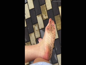 arolanegia: dirty soles on pavement