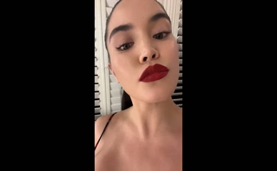 theparisberelc cleavage tease