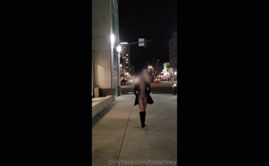 Hotwifewy's Public Nude Stroll