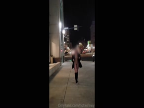 Hotwifewy's Public Nude Stroll