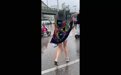 mhpeach: crotch flashing outside, bare legs exposed