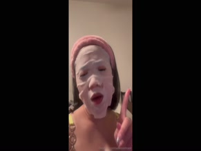 Salamiontoast face mask striptease