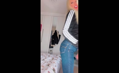 British MILF Ass Jiggle