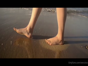 verccina: beach feet sexy