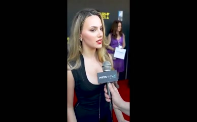 Dafne Keen Cleavage