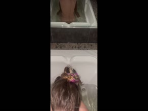 tsunamitongue16 giving blowjob in hot tub