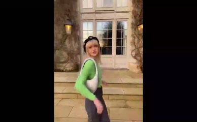 Maisie Williams Titty Slip