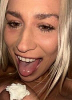 BLONDE.BUNNYYYY