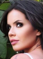 LARA LYSS TIAGO