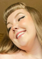 PEACHYLILSLUT
