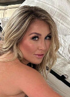 HEIDI HAZE HOTWIFE