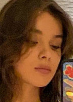 HAILEE STEINFELD NUDE