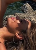LAURA CELIA V