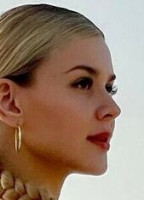 EMMELIE DE FOREST