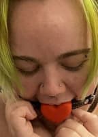 YOURFAVORITECANADIANMILF