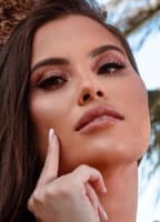 THAIS LEAO