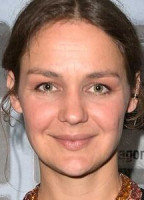 LUISE HEYER