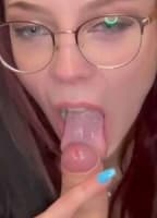 MASKENTRAGERIN NUDE