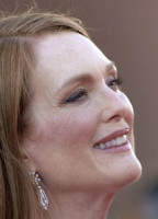 JULIANNE MOORE