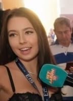 BRUNETTE AUS YOUTUBE VIDEO VENUSBESUCH