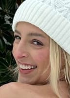 PETITEBLONDEMODEL