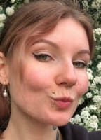 ALTGIRLNEXTDOOR