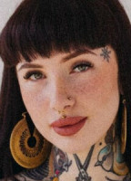 ALINA BENSON/ALINABNSN