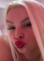 BLONDEBARBIEBITCH