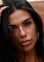 LAURA TARRS