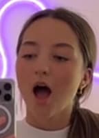 WER IST DIESES MADEL NUDE