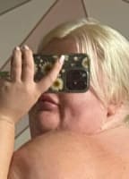 B0UGIEE NUDE