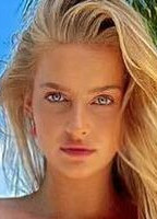 KAROLINA PISAREK