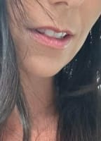 BUSTYLUSTYBRUNETTE