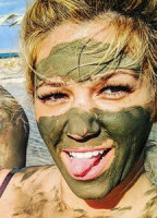 NICOLLE A