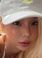 MOMEAM NUDE