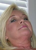 BLONDE MILF NUDE
