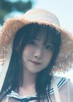 LEE AHRIN