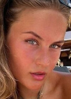LOLA HESSELING